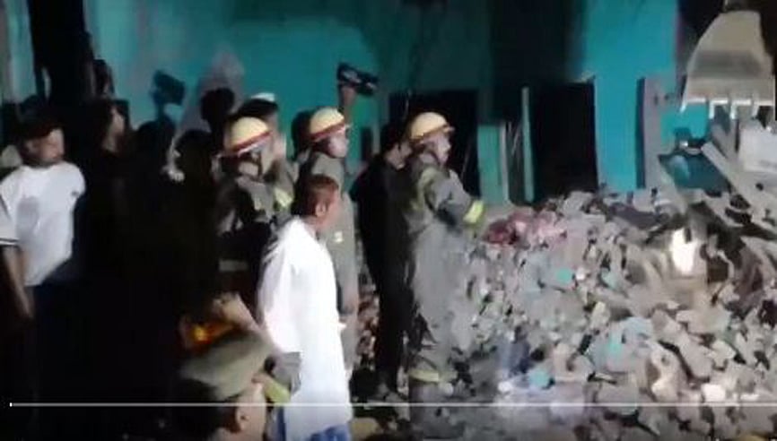 یوپی: بلند شہر میں سلنڈر دھماکہ، دو منزلہ عمارت زمیں بوس، ایک ہی کنبہ کے 6 افراد کی دردناک موت