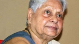 معروف اداکارہ جیہ بچن کی والدہ اندرا بھادوڑی کے انتقال کی خبر جھوٹی، طبیعت بگڑنے کے بعد اسپتال میں داخل