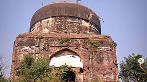 آگرہ: سلطان پرویز کا مقبرہ اور مبارک منزل ریاستی یادگار بنیں گے، گورنر نے جاری کیا نوٹیفکیشن