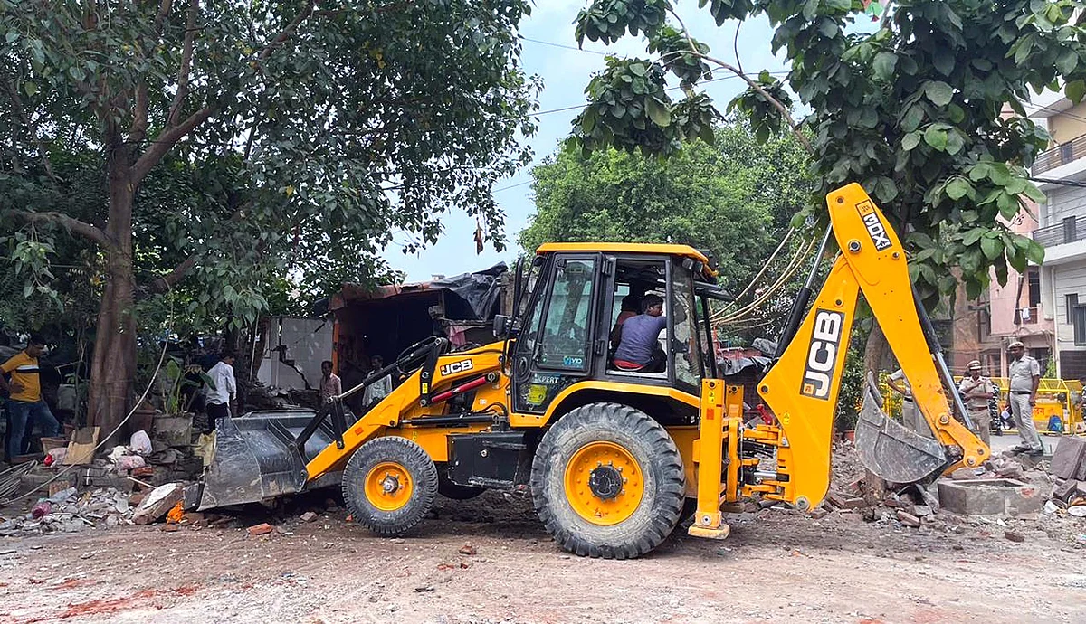 کسی گھر پر بلڈوزر چلنے سے پورا خاندان اور قبیلہ برباد ہو جاتا ہے... حمرا قریشی