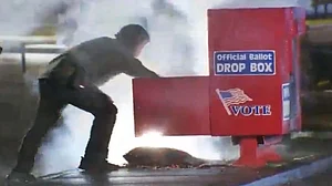 امریکہ: صدراتی انتخاب سے پہلے ڈراپ باکس میں آگ لگنے سے سینکڑوں ووٹوں کا ضیاع