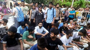 کولکاتا معاملہ: جونئیر ڈاکٹروں کے دو گروپ آمنے سامنے، الزامات کا تبادلہ جاری