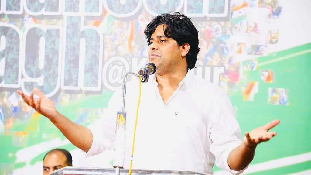 <div class="paragraphs"><p>عمران پرتاپ گڑھی، تصویر سوشل میڈیا</p></div>