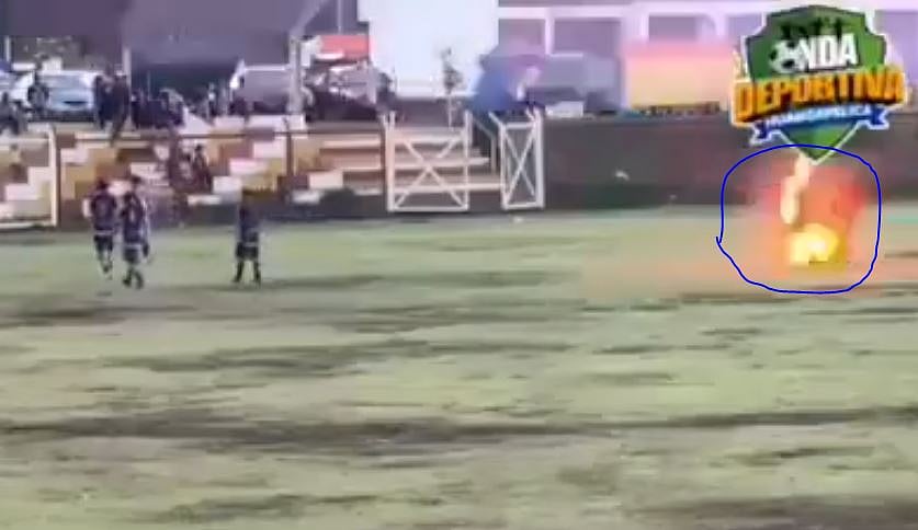 میچ کے دوران فٹ بال کھلاڑی پر گری بجلی، میدان پر ہی موت، 5 دیگر زخمی