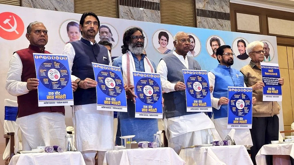 <div class="paragraphs"><p>7 گارنٹی جاری کرتے ہوئے انڈاک بلاک کے سرکردہ لیڈران، تصویر&nbsp;<a href="https://x.com/HemantSorenJMM">@HemantSorenJMM</a></p></div>