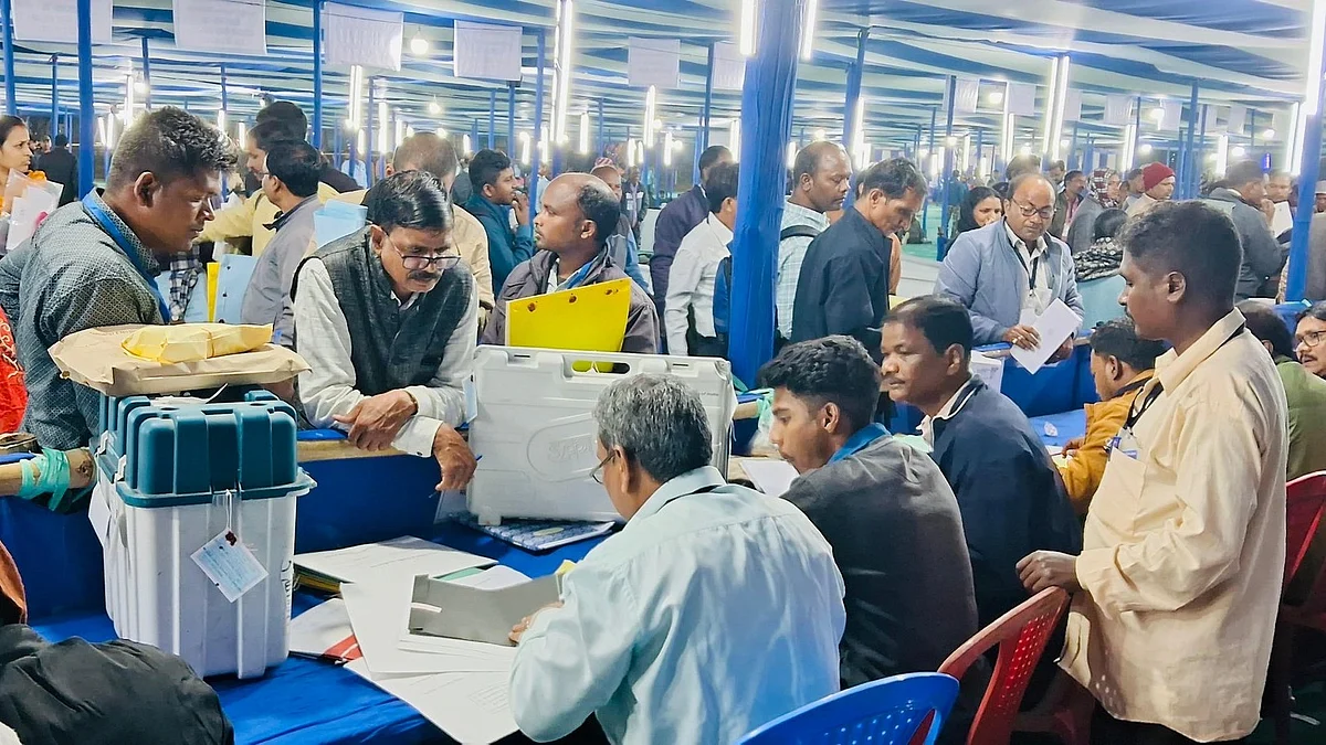 صرف ای وی ایم نہیں، پورا انتخابی عمل فرضی... ابھے شکلا