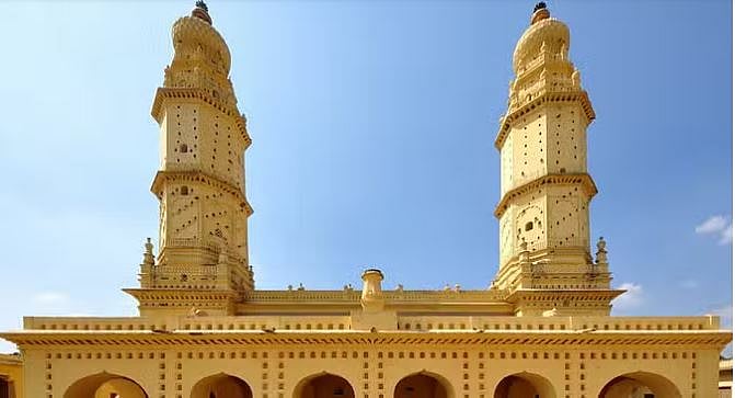 کرناٹک: شری رنگاپٹن جامع مسجد میں مدرسہ چلنے پر مرکزی حکومت کو اعتراض، ہائی کورٹ سے خالی کرانے کی گزارش