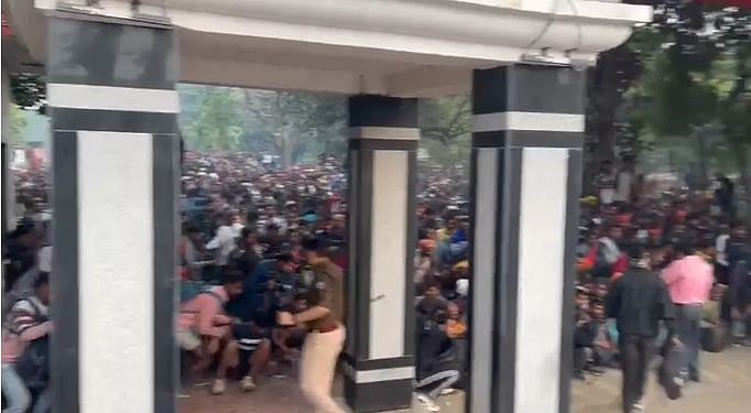 بہار میں فوج بھرتی کے امتحان میں ہنگامہ، صلاحیت سے 10 گنا زیادہ پہنچ گئے تھے لوگ