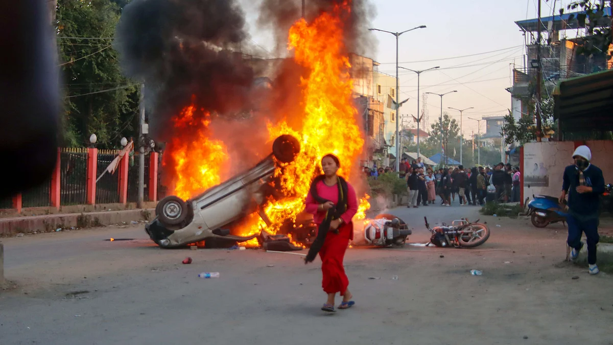 <div class="paragraphs"><p>منی پور آگ زنی کا منظر / آئی اے این ایس</p></div>