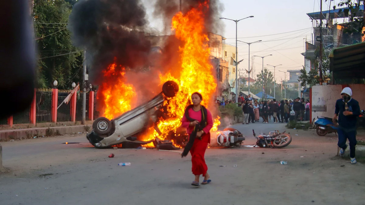 <div class="paragraphs"><p>منی پور آگ زنی کا منظر / آئی اے این ایس</p></div>