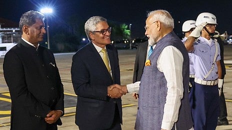 وزیر اعظم مودی جی 20 چوٹی کانفرنس میں شرکت کے لیے برازیل پہنچے