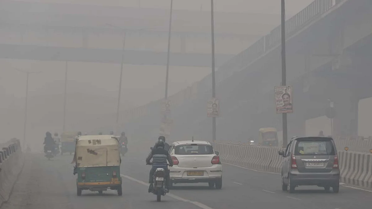 <div class="paragraphs"><p>دہلی میں دھند کا منظر / قومی آواز / وپن</p></div>