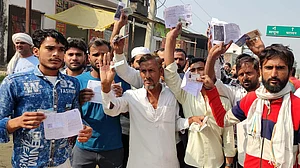 یوپی ضمنی انتخابات: بڑے پیمانے پر دھاندلی کے الزامات، سماجوادی پارٹی کا 3 سیٹوں پر دوبارہ ووٹنگ کا مطالبہ