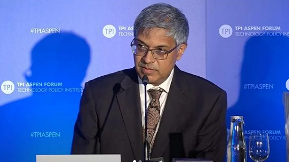 <div class="paragraphs"><p>جئے بھٹاچاریہ، تصویر:سوشل میڈیا</p></div>