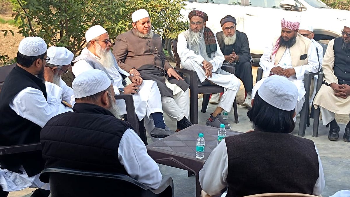 <div class="paragraphs"><p>جمعیۃ علماء ہند کے صدر امروہہ میں سنبھل کے ذمہ داروں سے میٹنگ  کرتے ہوئے</p></div>