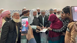 سنبھل تشدد میں شہید ہونے والوں کے کنبوں کو جمعیۃ علماء ہند نے دیا 5-5 لاکھ روپے کا چیک