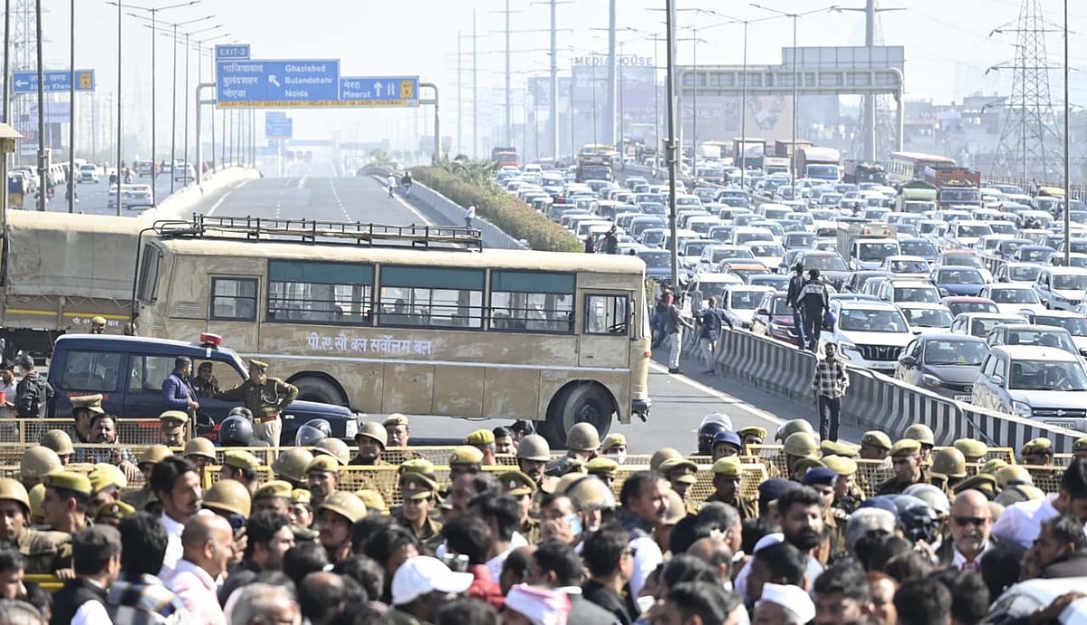 پولیس نے راہل اور پرینکا گاندھی کو سنبھل جانے سے روکا، واپس دہلی روانہ