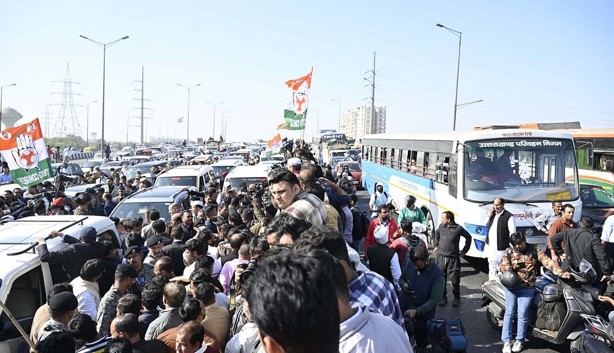 پولیس نے راہل اور پرینکا گاندھی کو سنبھل جانے سے روکا، واپس دہلی روانہ