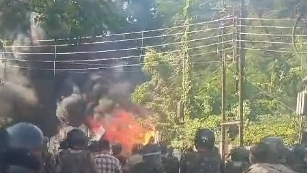 <div class="paragraphs"><p>پربھنی میں تشدد کا منظر، ویڈیو گریب</p></div>