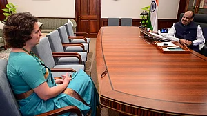 پرینکا گاندھی کی آج پارلیمنٹ میں پہلی تقریر، یوم آئین پر بحث میں حصہ لیں گی اور جواب دیں گے وزیر اعظم