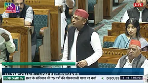 پارلیمنٹ میں آئین پر بحث: ’مسلمانوں کو دوسرے درجے کا شہری بنانے کی کوشش‘، اکھلیش یادو کا الزام