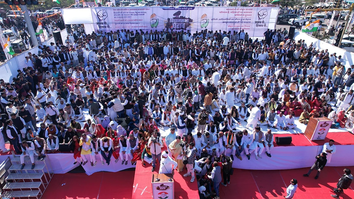 <div class="paragraphs"><p>مدھیہ پردیش اسمبلی کا گھیراؤ، تصویر <a href="https://twitter.com/INCMP">@INCMP</a></p></div>