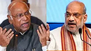 امت شاہ کے بیان پر اپوزیشن کا شدید احتجاج، ڈاکٹر بی آر امبیڈکر کی توہین کا الزام، استعفیٰ اور معافی کا مطالبہ