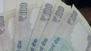 ڈالر کے مقابلے روپیہ تاریخ کی کم ترین سطح 84.95 پر پہنچا