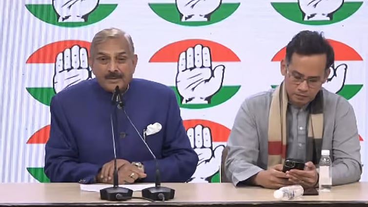 <div class="paragraphs"><p>پرمود تیواری (بائیں) اور گورو گگوئی (دائیں)</p></div>