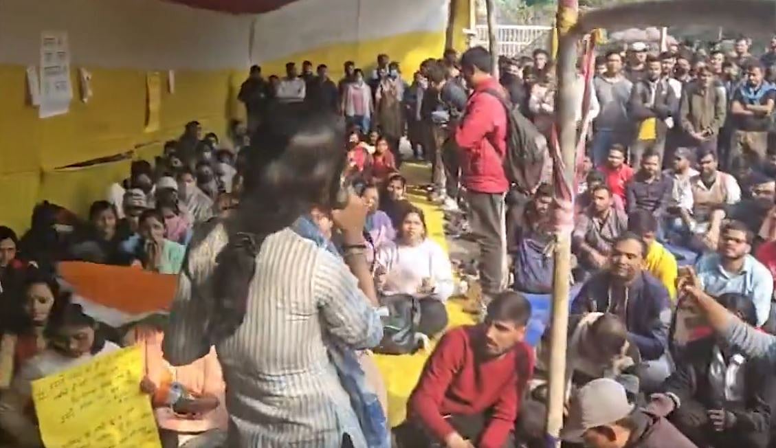 بہار: تامرگ بھوک ہڑتال پر بیٹھے طلبا کی بگڑ رہی طبیعت، پھر بھی 70ویں بی پی ایس سی کا امتحان دوبارہ لینے کا مطالبہ جاری