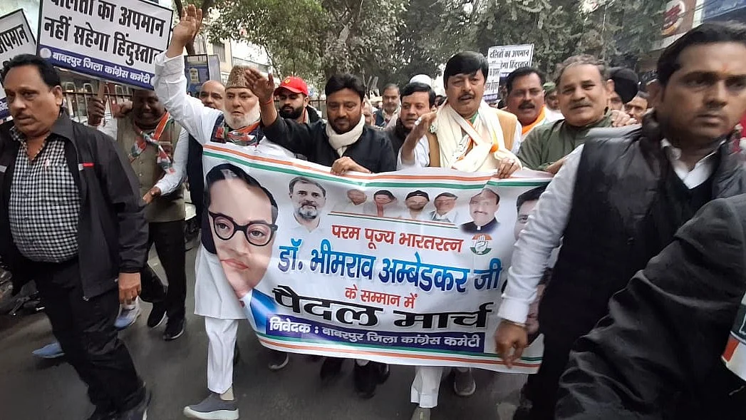 <div class="paragraphs"><p>’ڈاکٹر امبیڈکر سمّان مارچ‘ میں شامل کانگریس لیڈران</p></div>