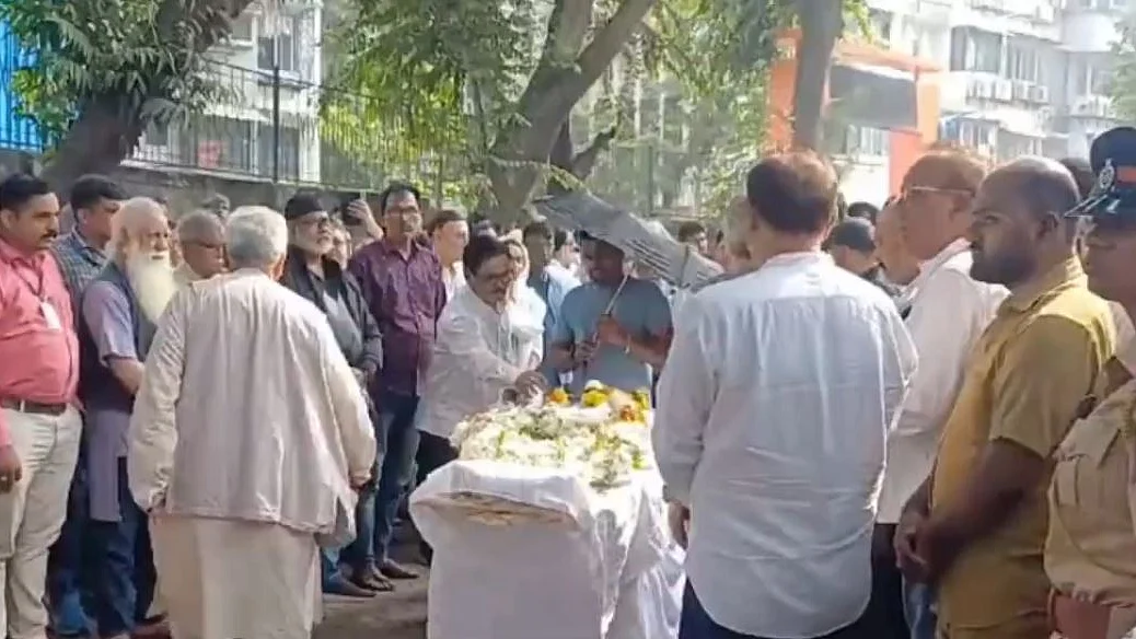 <div class="paragraphs"><p>شیام بینیگل کو خراج عقیدت پیش کرتے ہوئے دوست و احباب، ویڈیو گریب</p></div>