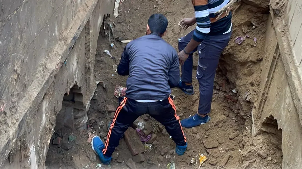 <div class="paragraphs"><p>سنبھل میں دریافت باؤڑی، تصویر <a href="https://x.com/moliticsindia">@moliticsindia</a></p></div>