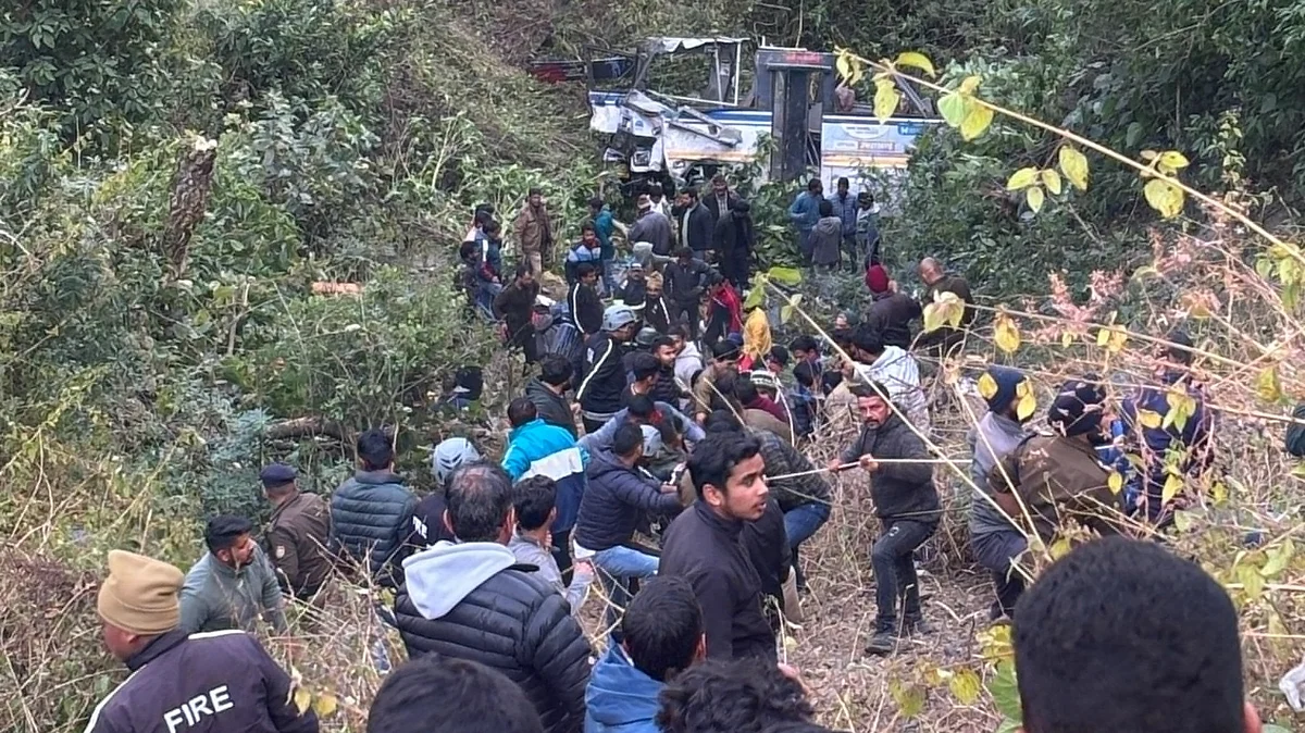 <div class="paragraphs"><p>بھیم تال میں بس حادثہ کے بعد جاری ریسکیو مہم، تصویر سوشل میڈیا (اے این آئی)</p></div>