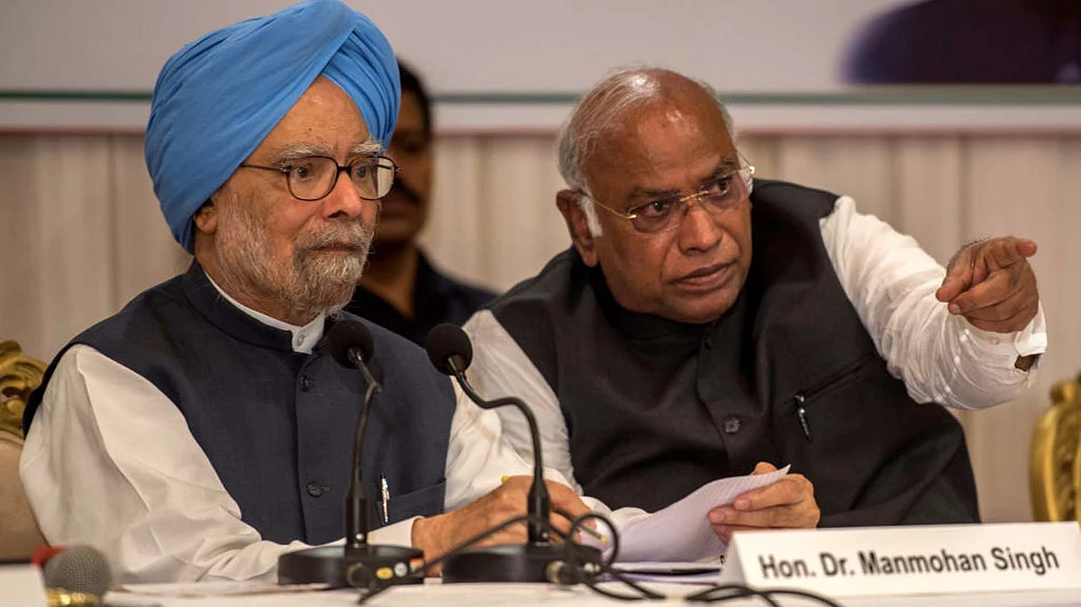 <div class="paragraphs"><p>ڈاکٹر منموہن سنگھ اور ملکارجن کھڑگے کی فائل تصویر / Getty Images</p></div>