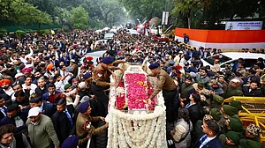 ’منموہن سنگھ کو آخری رسومات کے لیے یادگار مقام فراہم نہ کرنا ان کی توہین‘، راہل-پرینکا نے مودی حکومت پر کیا حملہ