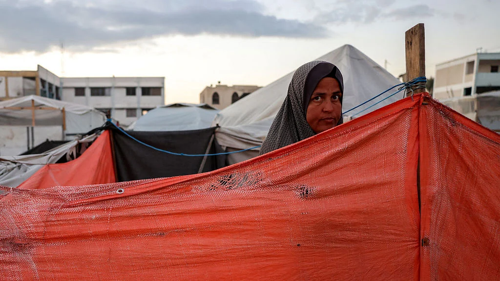 <div class="paragraphs"><p>غزہ میں باپردہ خواتین کو مشکل حالات کا سامنا، Getty Images</p></div>