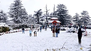 شملہ میں نئے سال کا جشن، سیاحوں کی بڑی تعداد، برفباری کا انتظار