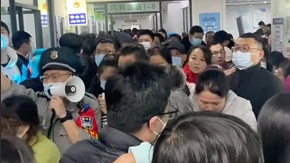 <div class="paragraphs"><p>چین کے ایک اسپتال کا منظر، تصویر سوشل میڈیا</p></div>