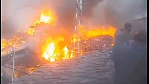 ہماچل کے کلو گاؤں میں 17 گھر جل کر خاکستر، کروڑوں کا نقصان، وزیر اعلیٰ سکھو نے مدد کا اعلان کیا