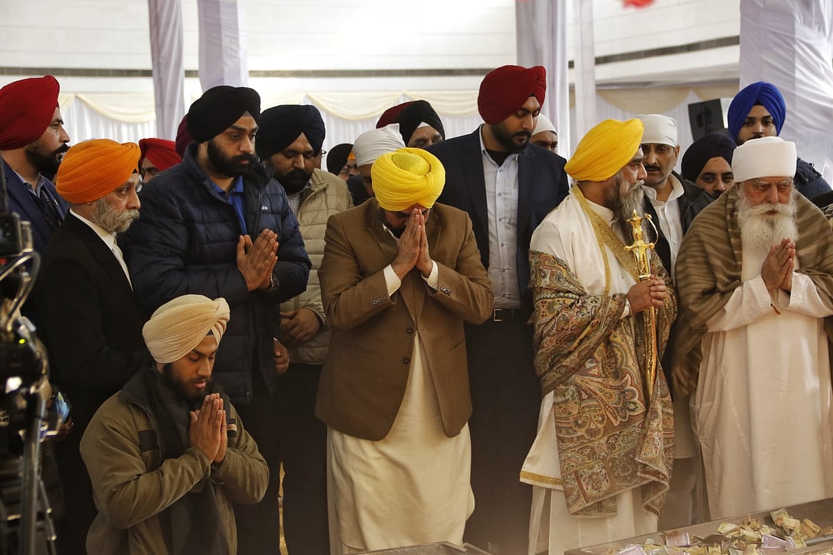 <div class="paragraphs"><p>ڈاکٹر منموہن سنگھ کی یاد میں گرودوارہ رکاب گنج میں تعزیتی تقریب، تصویر ویپن</p></div>