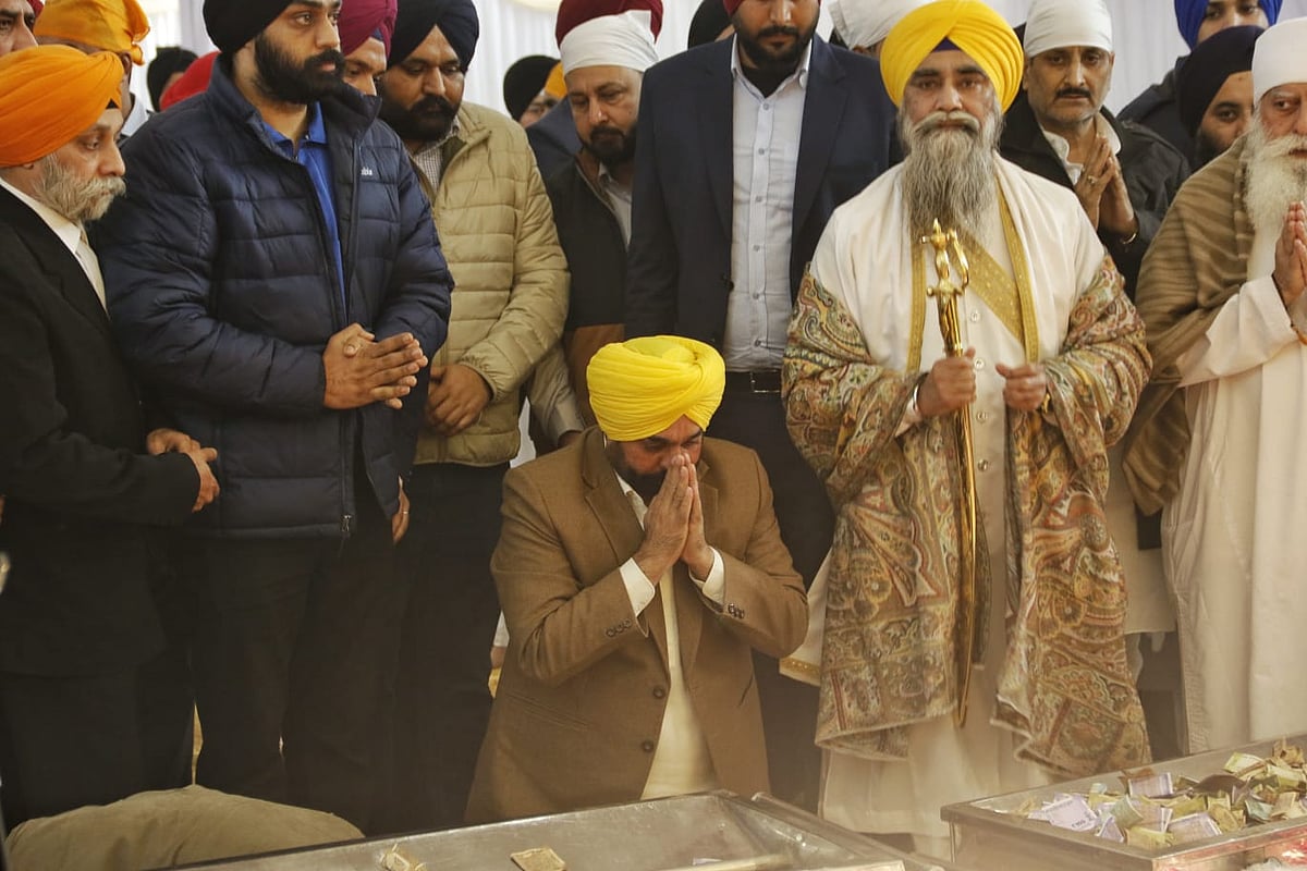 <div class="paragraphs"><p>گرودوارہ رکاب گنج میں ڈاکٹر منموہن سنگھ کی یاد میں کیرتن اور ارداس کا انعقاد، تصویر ویپن</p></div>