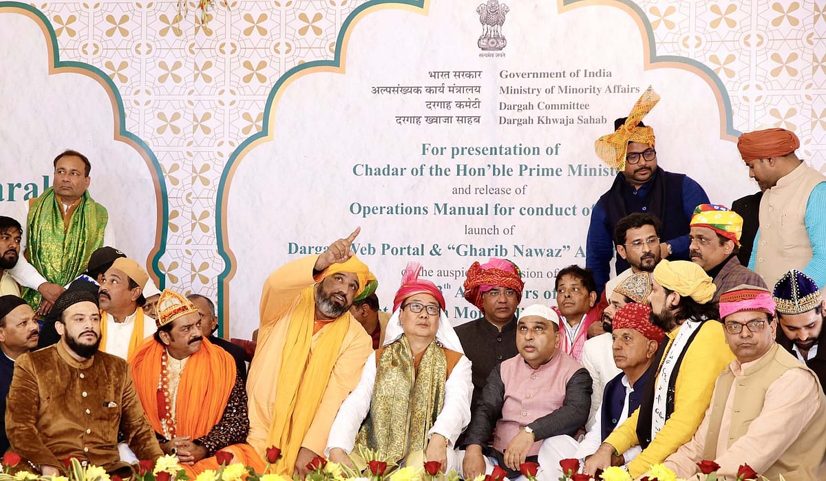 خواجہ غریب نوازؒ کے عرس پر وزیراعظم کی چادر پیش، کرن رجیجو نے دیا امن و بھائی چارے کا پیغام