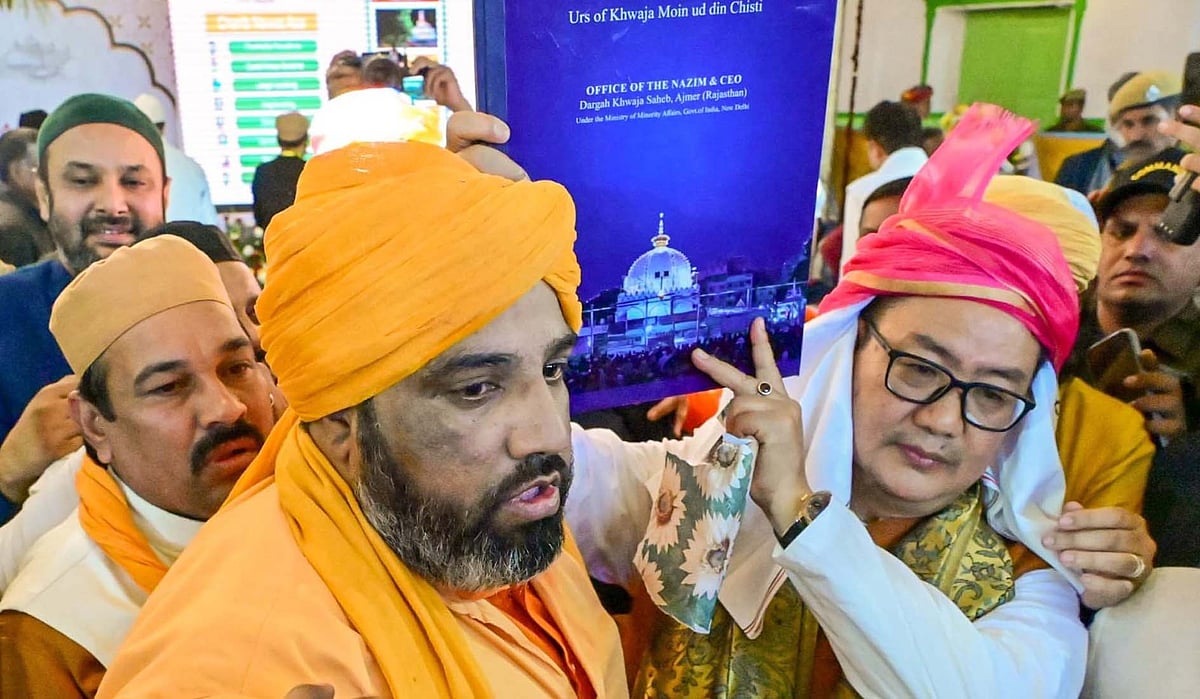 خواجہ غریب نوازؒ کے عرس پر وزیراعظم کی چادر پیش، کرن رجیجو نے دیا امن و بھائی چارے کا پیغام