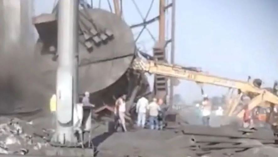 <div class="paragraphs"><p>چھتیس گڑھ واقع کسم پلانٹ میں حادثہ کے بعد کا منظر، تصویر سوشل میڈیا</p></div>