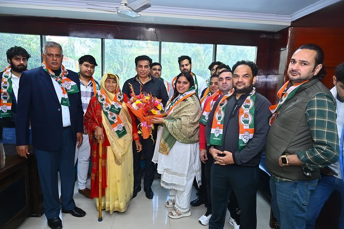 دہلی اسمبلی انتخاب سے قبل کانگریس لگاتار ہو رہی مضبوط، درجنوں عآپ اور بی جے پی لیڈران کانگریس میں شامل