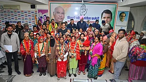 دہلی اسمبلی انتخاب سے قبل کانگریس لگاتار ہو رہی مضبوط، درجنوں عآپ اور بی جے پی لیڈران کانگریس میں شامل