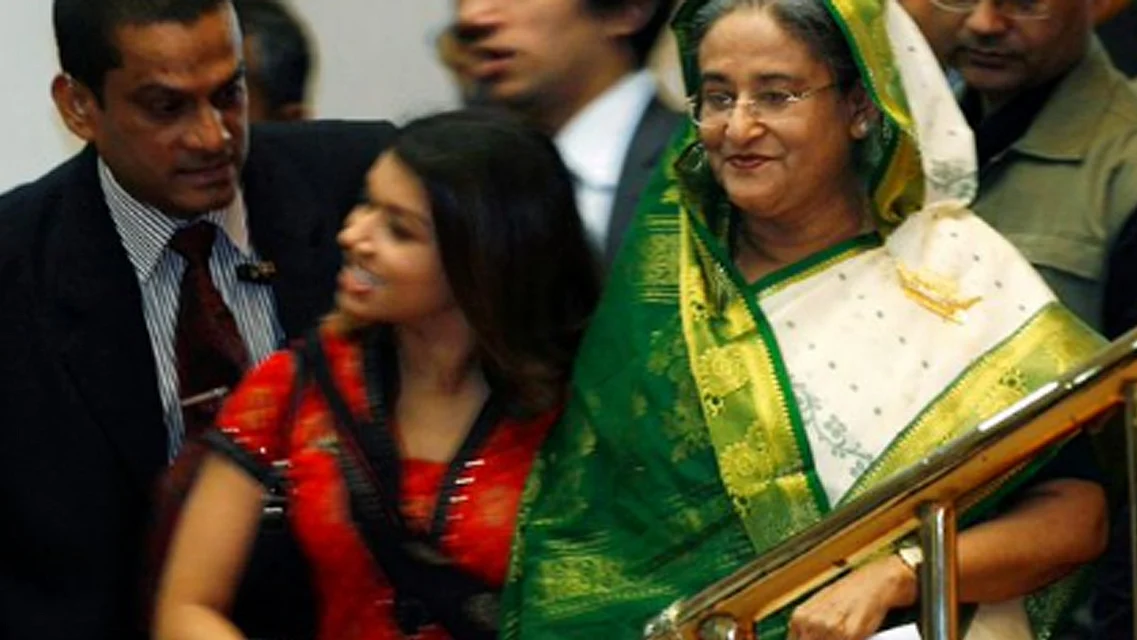 <div class="paragraphs"><p>ٹیولپ صدیقی شیخ حسینہ کے ساتھ (فائل)، تصویر 'ایکس'&nbsp;<a href="https://x.com/SkyNews">@SkyNews</a></p></div>