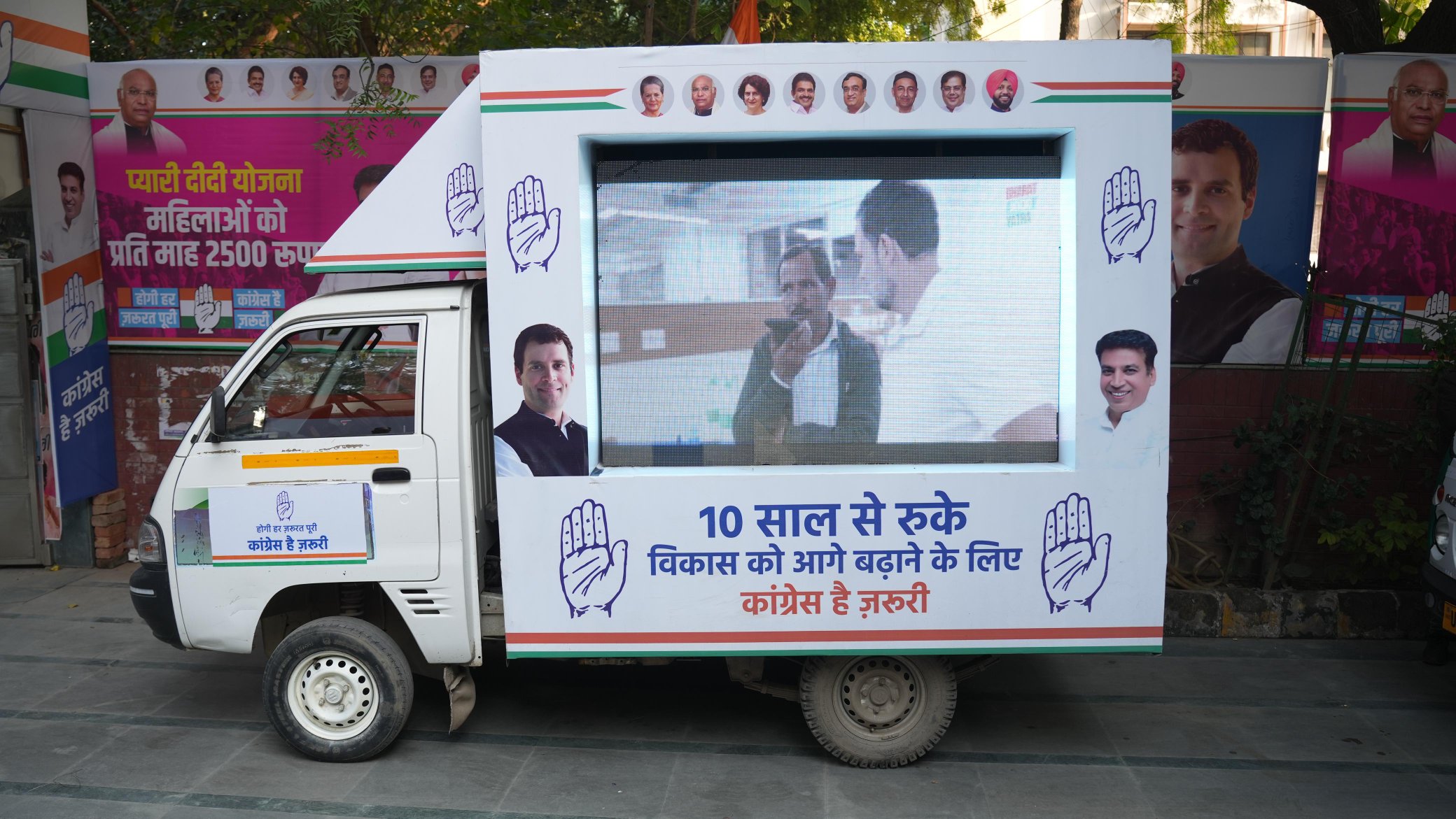 <div class="paragraphs"><p>کانگریس کے ذریعہ سبھی اسمبلی حلقوں کے لیے روانہ ایل ای ڈی وین، تصویر @INCDelhi</p></div>