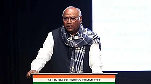 یومِ جمہوریہ پر کھڑگے کا پیغام، حکومت پر اختلاف رائے دبانے اور ’ایک قوم، ایک پارٹی‘ تھوپنے کی کوشش کا الزام